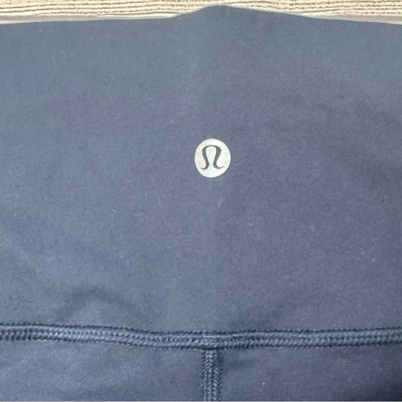 Lululemon Women's 2 Navy Wunder Under Soft Stretch‎ Lightweight Workout Leggings - Picture 3 of 4